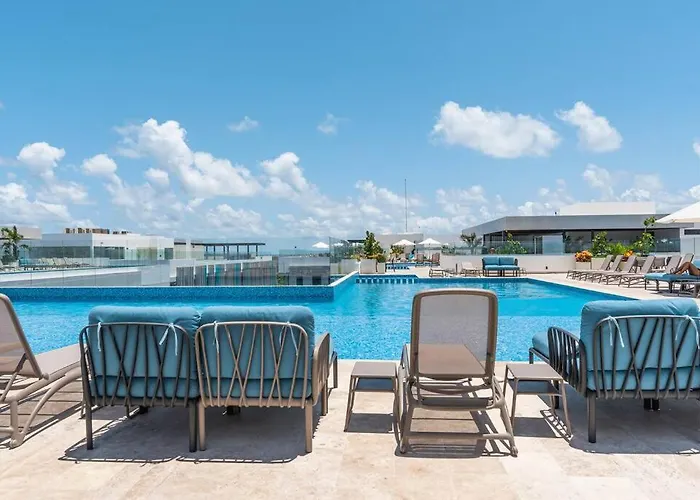 2Br Beach Apartment In Pdc, 400M To The Sea